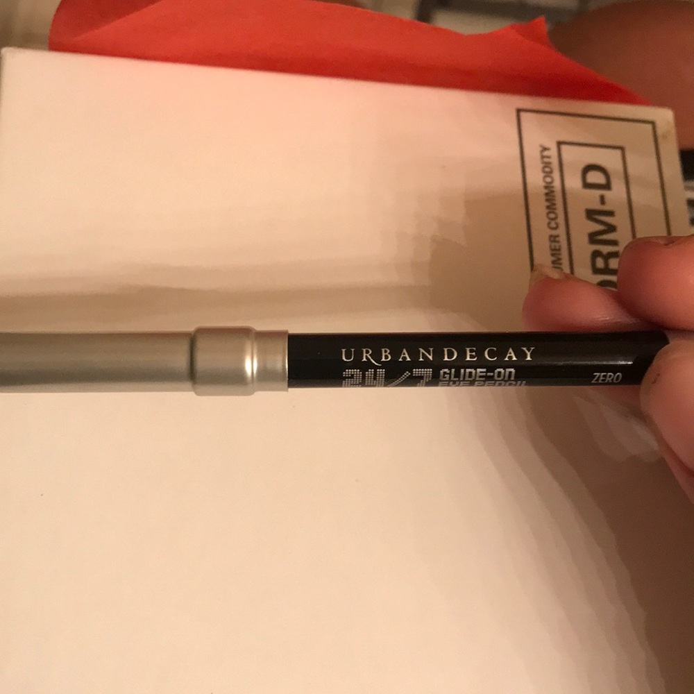 Urban decay 24/7 Glide on a pencil